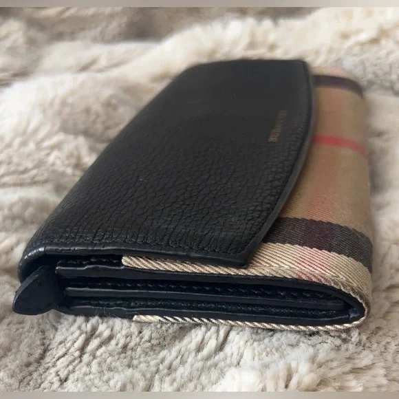 Burberry | Women’s Sleek Design Long Wallet Leather & Canvas Snap Closure - Picture 10 of 11